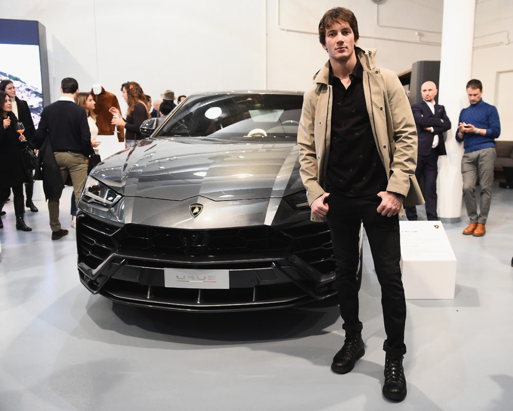 collezione automobili lamborghini alla milano fashion week 2018 auto motori creativity stories & news creatività italiana design forma materia movimento