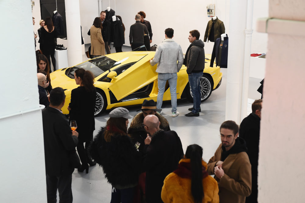 collezione automobili lamborghini alla milano fashion week 2018 auto motori creativity stories & news creatività italiana design forma materia movimento