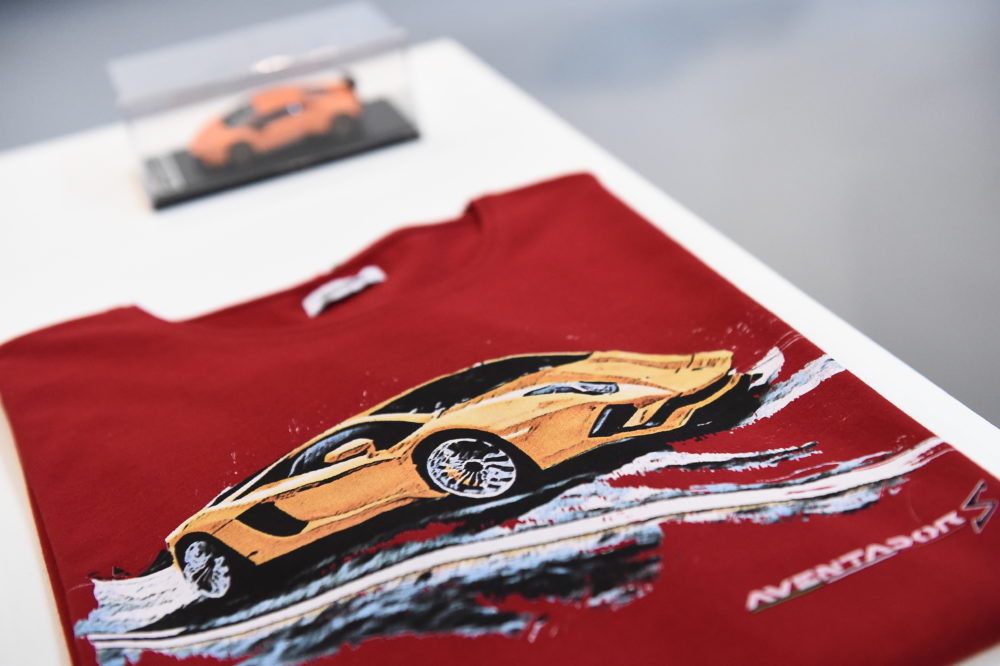 collezione automobili lamborghini alla milano fashion week 2018 auto motori creativity stories & news creatività italiana design forma materia movimento